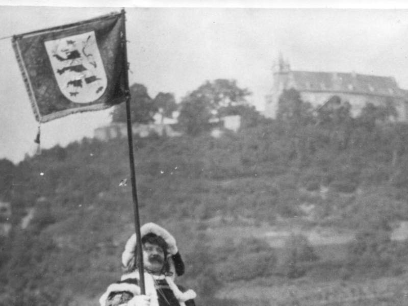 Stolzer Reiter und Gendarm